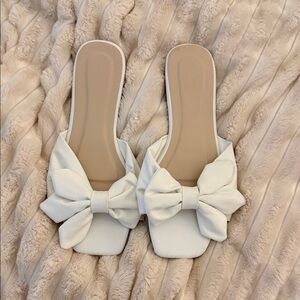 Elegant White Bow Slip-On Sandals